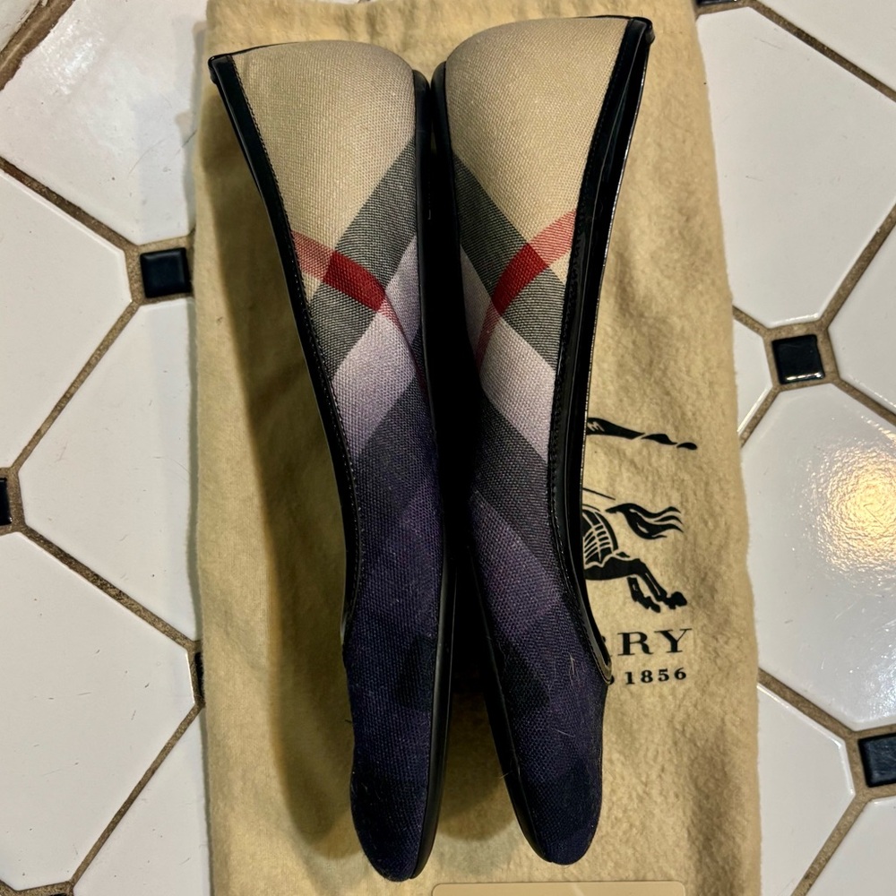 Burberry Black and Navy Women's Flats